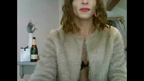 Snapshot of xlecram chatting on November 16, 1:17 pm Wendy online show from November 16, 1:17 pm