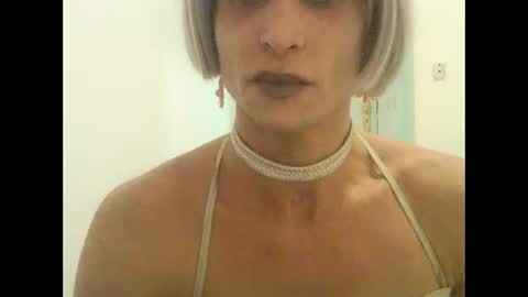 Snapshot of xlecram chatting on December 14, 1:22 am Wendy online show from December 14, 1:22 am