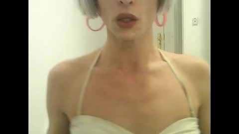 Snapshot of xlecram chatting on December 15, 5:28 pm Wendy online show from December 15, 5:28 pm