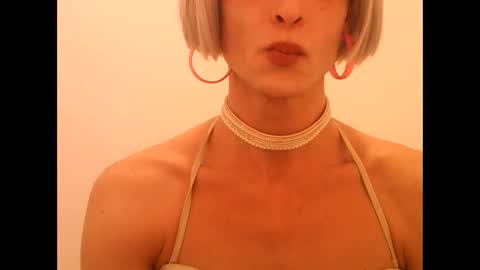 Snapshot of xlecram chatting on December 16, 7:30 pm Wendy online show from December 16, 7:30 pm