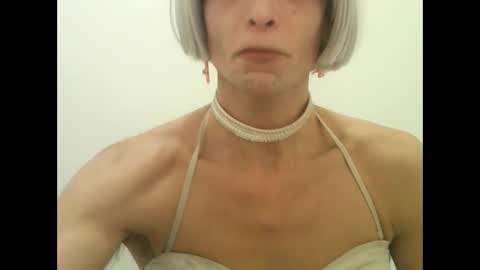 Snapshot of xlecram chatting on December 17, 11:05 am Wendy online show from December 17, 11:05 am