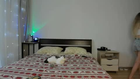 Chloe online show from November 21, 10:47 am