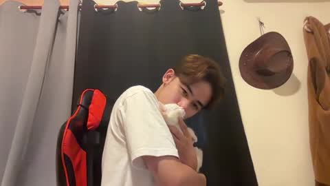 Snapshot of xluminous chatting on July 17, 9:41 pm MIKAEL online show from July 17, 9:41 pm