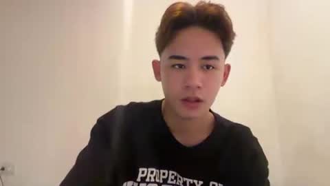 Snapshot of xluminous chatting on August 1, 3:55 pm MIKAEL online show from August 1, 3:55 pm