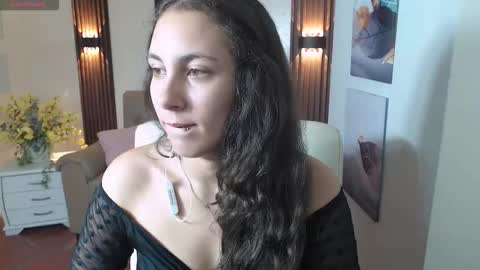 lunna online show from October 24, 7:32 pm