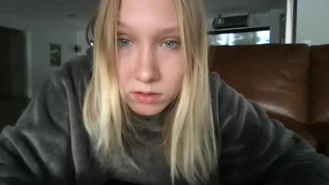 xmckennalynn online show from November 17, 6:24 pm