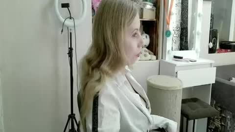 Snapshot of xmilagrosxs chatting on April 28, 9:25 am xMilagrosxs online show from April 28, 9:25 am