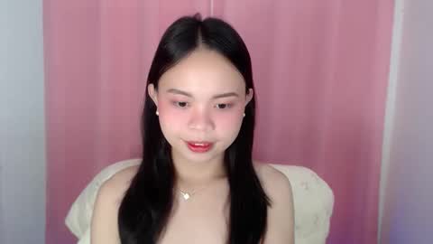 Snapshot of xo_worth_it chatting on April 22, 4:41 pm nathalie online show from April 22, 4:41 pm
