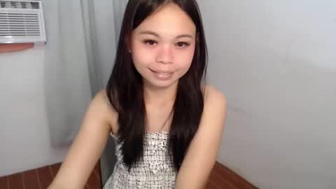 Snapshot of xo_worth_it chatting on May 13, 4:43 am nathalie online show from May 13, 4:43 am