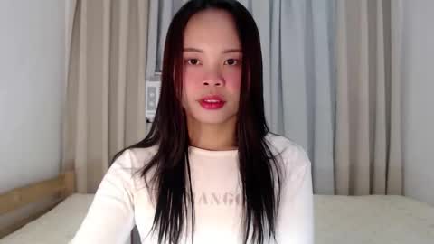 Snapshot of xo_worth_it chatting on June 8, 4:29 pm nathalie online show from June 8, 4:29 pm
