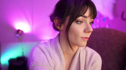 Bella Bondai online show from December 21, 6:09 am