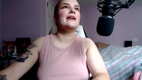 Snapshot of xocallalily chatting on December 14, 4:12 pm xocallalily online show from December 14, 4:12 pm