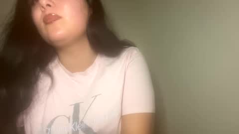 Snapshot of xocrybaby chatting on December 4, 7:01 pm xocrybaby online show from December 4, 7:01 pm