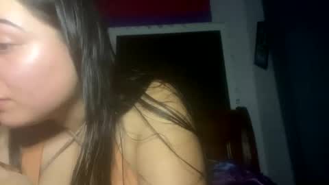 Snapshot of xocrybaby chatting on December 7, 7:49 am xocrybaby online show from December 7, 7:49 am