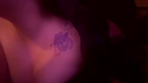 Snapshot of xocrybaby chatting on October 13, 10:37 am xocrybaby online show from October 13, 10:37 am