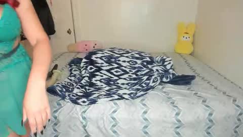 Rae  online show from April 7, 2:45 am