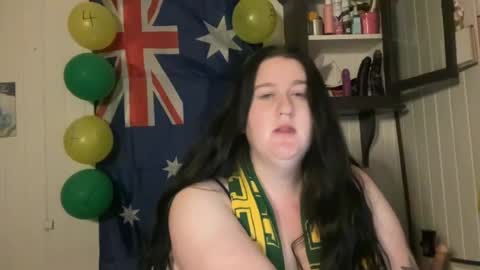 xopeachybaby online show from July 5, 8:05 pm