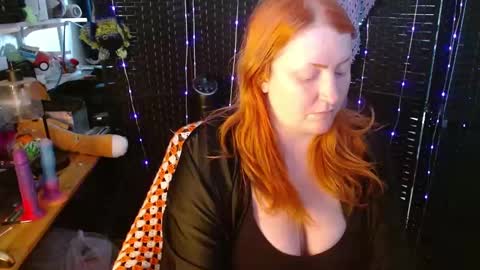 Snapshot of xredbanshee chatting on January 21, 5:41 pm xredbanshee online show from January 21, 5:41 pm