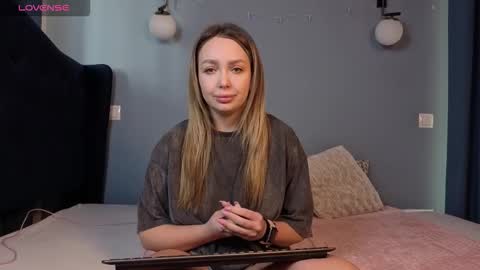 AnnaMaee online show from March 10, 9:36 am