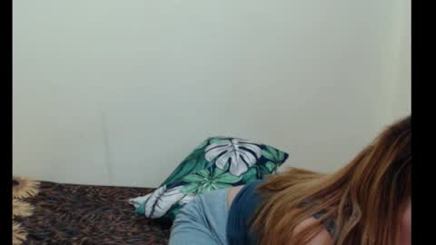 Snapshot of xsexyhotmomma69x chatting on March 16, 5:44 am merayel online show from March 16, 5:44 am