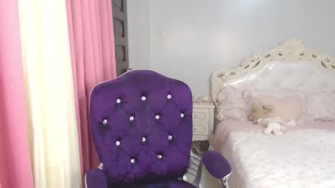Snapshot of xsexyninedollx chatting on May 21, 12:28 am Cleo de nile online show from May 21, 12:28 am