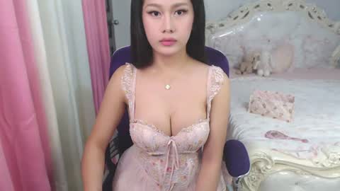 Snapshot of xsexyninedollx chatting on June 13, 5:38 am Cleo de nile online show from June 13, 5:38 am