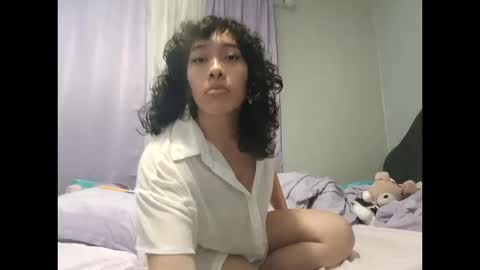 Snapshot of xsillymillyx chatting on October 16, 4:13 am Mille online show from October 16, 4:13 am