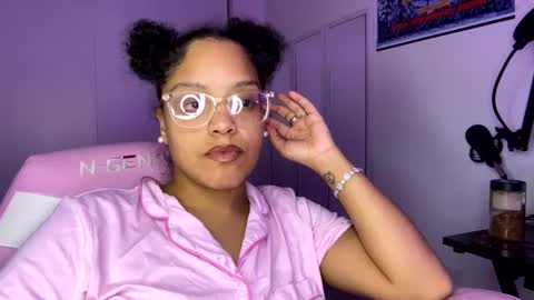 xStarGazingx online show from September 18, 7:10 am