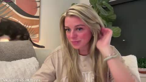 Snapshot of xstellabeex chatting on December 2, 11:51 pm xstellabeex online show from December 2, 11:51 pm