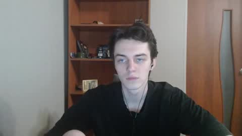 traqqq online show from December 3, 7:12 pm