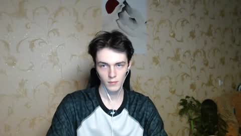 traqqq online show from June 13, 9:02 pm