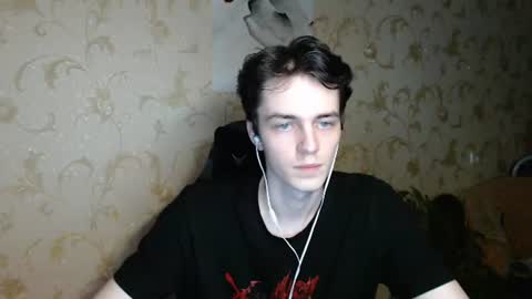 traqqq online show from June 17, 8:43 pm