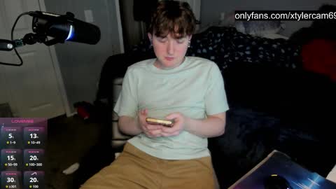 Snapshot of xtylercam69 chatting on February 17, 12:51 am xtylercam69 online show from February 17, 12:51 am