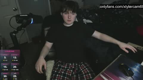 Snapshot of xtylercam69 chatting on February 18, 3:24 am xtylercam69 online show from February 18, 3:24 am