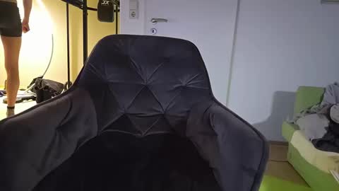 Snapshot of xufffix chatting on January 1, 7:20 am N online show from January 1, 7:20 am