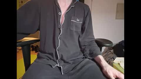 Snapshot of xufffix chatting on March 9, 7:37 pm N online show from March 9, 7:37 pm