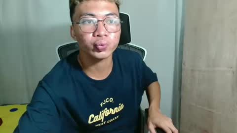 Snapshot of xurdreamboyx chatting on December 5, 10:44 am Marjune online show from December 5, 10:44 am