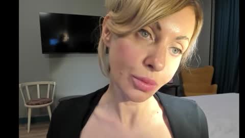 xvaleriax0 online show from September 13, 1:05 am