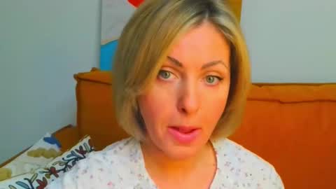 xvaleriax0 online show from February 15, 3:31 pm