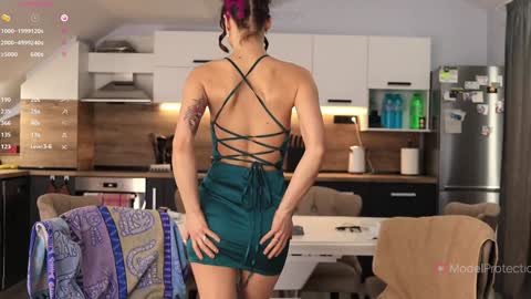 FrancyStepmom and YStepson    INTERESTED IN A GIRL-GIRL COLLABORATION  TEXT ME HERE  or INSTAGRAM online show from February 5, 11:48 am