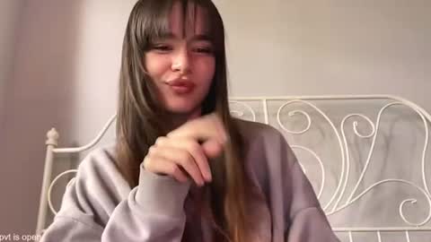 Snapshot of xx_lily chatting on July 23, 12:14 pm Lily online show from July 23, 12:14 pm