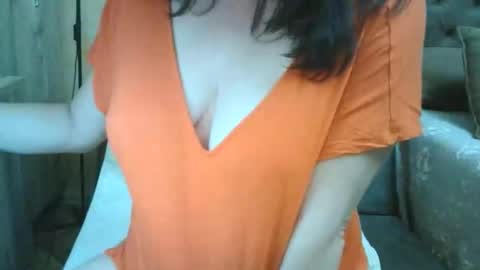 Snapshot of xxalexis chatting on May 24, 6:57 pm HotMomAlex online show from May 24, 6:57 pm