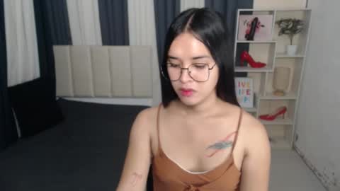 Snapshot of xxbigcockchloexx chatting on October 10, 5:45 pm CHLOES ROOM online show from October 10, 5:45 pm