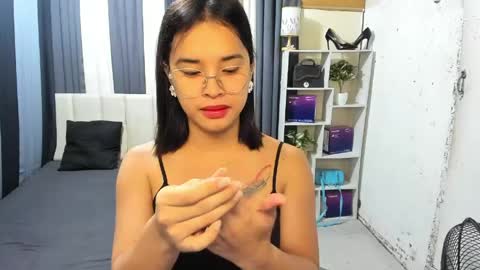 Snapshot of xxbigcockchloexx chatting on June 5, 5:18 pm CHLOES ROOM online show from June 5, 5:18 pm
