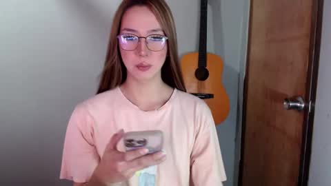 Snapshot of xxinnocentbellaxx chatting on December 11, 10:47 am Dyanna Zulla online show from December 11, 10:47 am