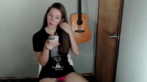 Snapshot of xxinnocentbellaxx chatting on December 16, 9:52 pm Dyanna Zulla online show from December 16, 9:52 pm