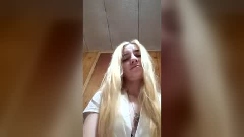 Snapshot of xxjessiebugxx chatting on July 8, 4:17 am xxjessiebugxx online show from July 8, 4:17 am