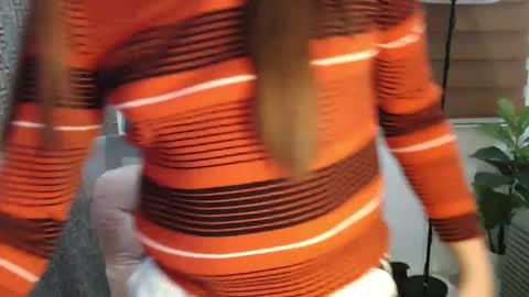 Snapshot of xxjulielovesyouxx chatting on January 26, 6:27 pm July online show from January 26, 6:27 pm