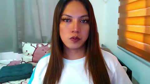 Snapshot of xxjulielovesyouxx chatting on February 4, 12:38 am July online show from February 4, 12:38 am