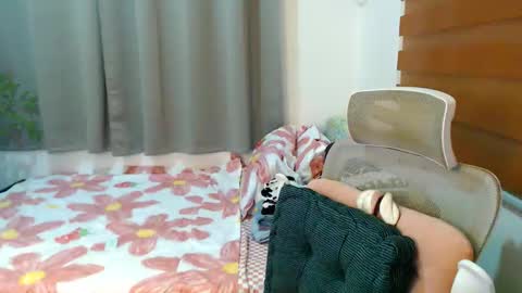 Snapshot of xxjulielovesyouxx chatting on February 9, 3:16 pm July online show from February 9, 3:16 pm